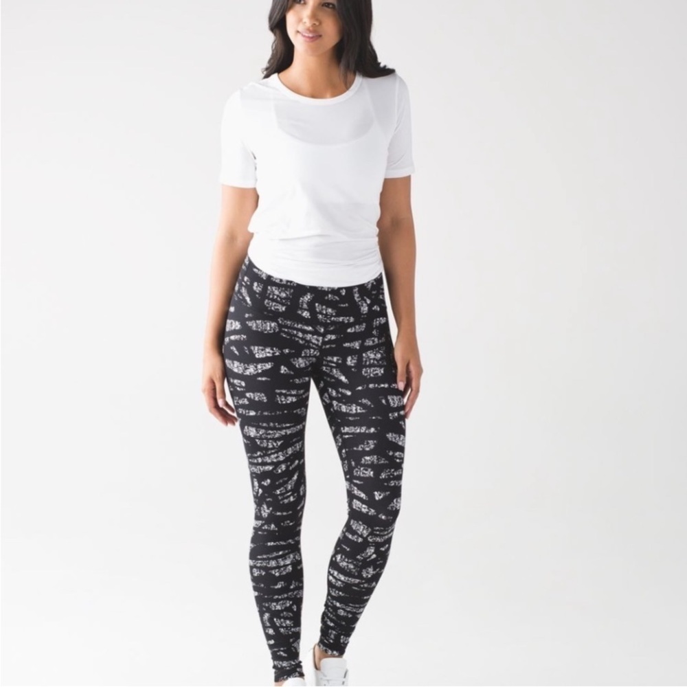 Lululemon Graphic Print Wunder Under High Rise Legging Graf Black White Size 4